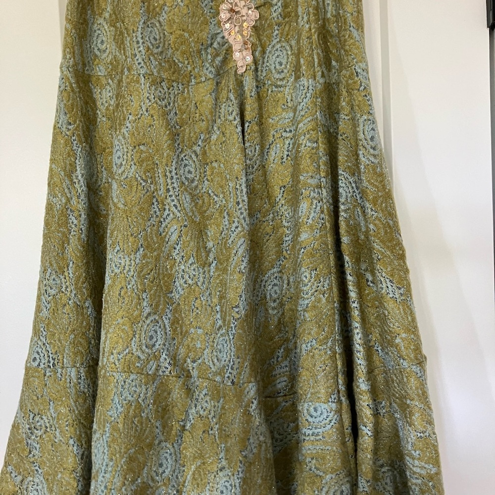 Free people size small beautiful green and blue mid length skirt